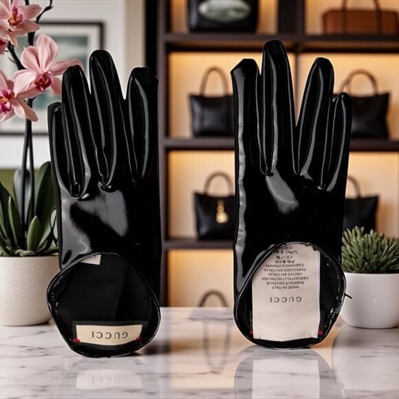 Gucci NWT Glossy Black Patent Leather Gloves - Picture 1 of 2